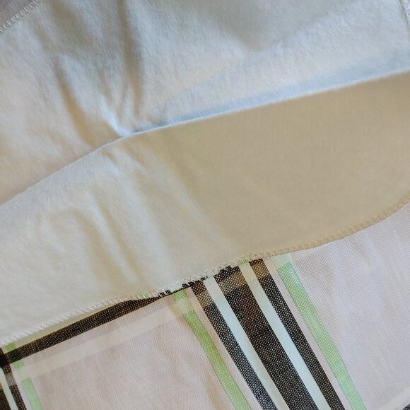 84" X 60" Rectangular Tablecloth, Vinyl, Spill Proof, Lined/backed. - Picture 7 of 12